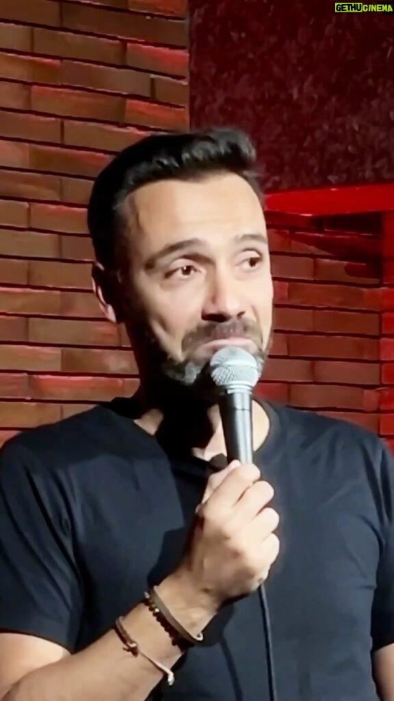 David Cristina Instagram - Não sei se costumam viajar Ryanair Lisboa Comedy Club