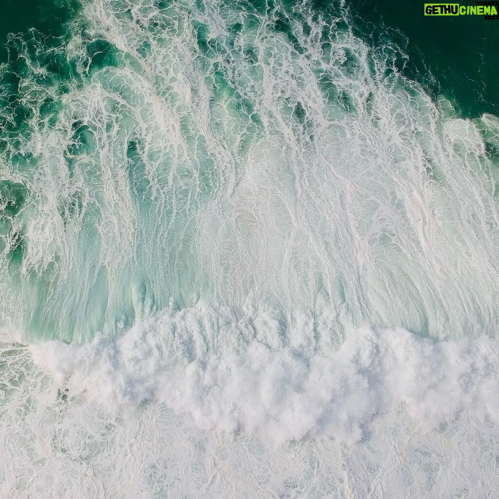 David Cristina Instagram - Esta foi a minha foto favorita da Nazaré. “Ó mar salgado, quanto do teu sal são lágrimas de Portugal” - Fernando Pessoa citado pelo ainda mais relevante David Cristina