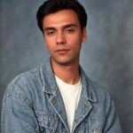 David Cristina Instagram - Fiz lá aquela coisa do AI Yearbook para ver como é que eu era se tivesse feito o liceu nos anos 90, que fiz. E a julgar por estas fotografias era um nhónhó ou um sinistro. Exceto na terceira foto, em que fazia parte dos D.A.M.A.
