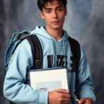 David Cristina Instagram - Fiz lá aquela coisa do AI Yearbook para ver como é que eu era se tivesse feito o liceu nos anos 90, que fiz. E a julgar por estas fotografias era um nhónhó ou um sinistro. Exceto na terceira foto, em que fazia parte dos D.A.M.A.