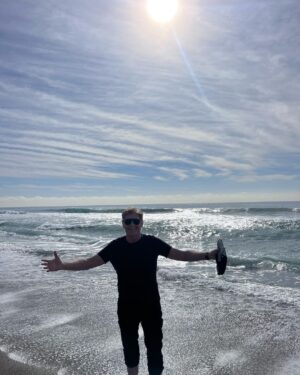 David Hasselhoff Instagram - BACK AT THE BEACH! Love DH 😎
