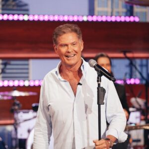 David Hasselhoff Instagram - Tune in to the @kellyclarksonshow today where I’ll be performing!  Check local listings. #kellyclarkson #kellyclarksonshow