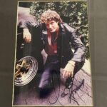 David Hasselhoff Instagram - My framed signed Knight Rider photo could be yours! Bidding is open now, link in bio! #DavidHasselhoff #TheHoff #TheHoffAuction #Auction #LiveAuction #Bidding #LiveAuctioneers #DiligentEstateSales #SpongeBob #KnightRider #MichaelKnight #KITT #Baywatch #MitchBuchannon #Lifeguard #80s #90s #Memorabilia #Autographed