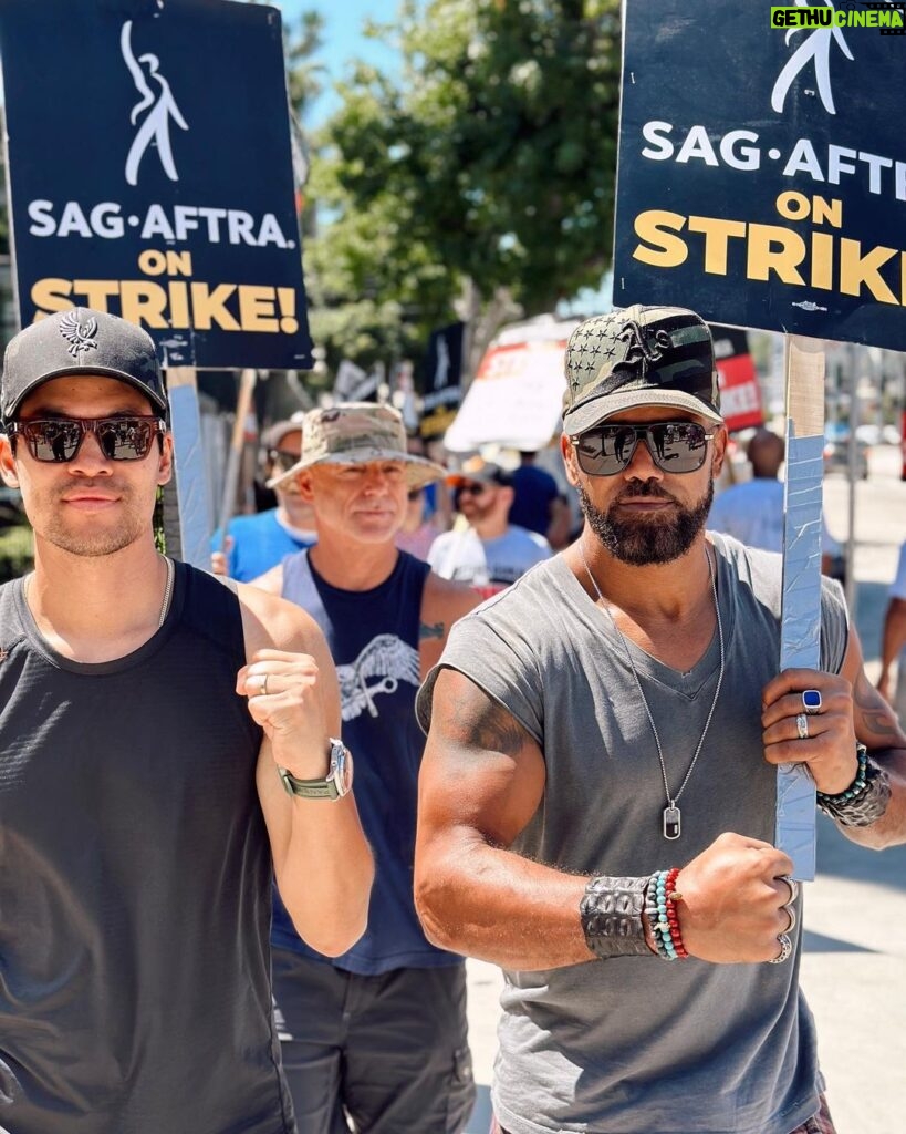 David Lim Instagram - Strength in numbers. The @swatcbs fam showed out on the picket lines! Give the writers and actors a fair deal, and let’s get back to work. 💥🪧💪🏽 #SAGAFTRAstrong #WGAstrong #rollswat Radford Studio Center