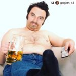 David Mora Instagram - #Repost @golgoth_44 with @make_repost ・・・ Tu verras David, être père ça change rien du tout 😳😂 @davina_vigne_ @david_mora_officiel #scenesdemenages @scenesdemenagesoff #fautrigoler
