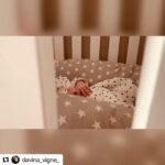 David Mora Instagram - #Repost @davina_vigne_ with @make_repost ・・・ Le baby des dadas, notre petit koala est né il y a un mois (16/01/21)... et devinez quoi ? C’est la plus jolie des merveilles et elle ressemble comme deux gouttes d’eau à son papa. C’est bien la peine de l’avoir porté pendant 9 mois 😅 j’ai le plaisir de vous informer que le magazine du ventre plat reprend du service ! 😅 #ventreplatmagazine Le grand frère est fier, le papa est gaga, la maman ébahie et tout ce petit monde est cerné 😅 On a demandé à notre fille son avis, elle préfère garder l’anonymat 😉 et puis elle refuse de voir son joli minois grimé par un smiley. C’est trop « 2020 » apparement 🤷‍♀️ enfin bref cette petite a du caractère et de l’avenir ! On n’est pas à l’abri qu’elle change d’avis 🙃 mais pour le moment on garde l’exclu sur son sourire, sa bouille d’ange et son prénom. On vous embrasse et on vous souhaite le même nuage que celui sur lequel nous flottons avec @david_mora_officiel 💕 lit @reves_de_libellule ♥️🍼 photo fumigène @lesamoureuxphotographie @michael_vinitzki #lebabydesdadas #tropdamour #bisousdenous