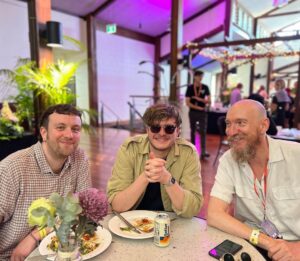 David Thewlis Instagram - James and Jay from @yardactband seemed more than happy with the meal I cooked for them using only ingredients I found on the floor of their tour bus. Nicely washed down with a tin of I Cant Believe it’s Not Better Beer. 

Thanks to all the beautiful people at @lanewayfest for a very memorable day and night. I should never have let @finneas shave my head though. I’ll be in trouble at work.