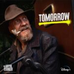 David Thewlis Instagram - If you don’t watch this I’m not talking to you ever again Premieres November 29 @disneyplusau @disneyplus @hulu (UK have to wait till Jan 17th) 🤨 @samohtsangster @maiamitchell @timminchin @damonherriman @fairyonthewall @misstap @_susieporter_ @jlwalk @corriechen @gracieotto @jamesmcnamara27 (Also, don’t smoke old timey pipes kids)
