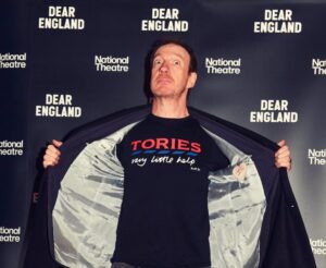 David Thewlis Instagram - If you love football but you’re not into theatre, you’ll love Dear England. If you love theatre but you’re not into football, you’ll love Dear England. If you love football and theatre, you’re gonna go bonkers. If you hate theatre and football stay at home and bite your toenails. 

@dearenglandplay @nationaltheatre (though it’s actually now at The Prince Edward Theatre on Old Compton St.) @misterjamesgraham @rupertgoold @esdevlin Excellent t-shirt by @haydenkays styled by @xsellis (the coolest cabbie in town and the fella who first recommended this play as it happens)