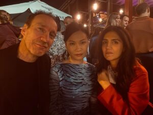 David Thewlis Instagram - Untitled F*ck M*ss S**gon Play at @youngvictheatre with my pal from the diner @lourdes.faberes. Wow! Hilarious, genuinely unique, wonderfully unpredictable, provocative, slick, chaotic, mind bogglingly bonkers, crazily entertaining, surprisingly serious, incendiary, revolutionary, inspirational and joyful. Also hilarious. 

Another night at the theatre with three of the coolest people I’ve worked with in the past few years, @lourdes.faberes @sarahniles_  @leila_farzad_official who all turn out to be best friends with each other.