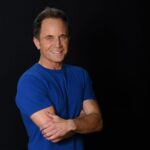 David Yost Instagram - If you go through my feed there seems to be a lot of blue. 🤷🏼‍♂️🤷🏼‍♂️🤷🏼‍♂️#affirmative #affirmyourself Hollywood, California
