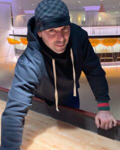 David Yost Instagram - Forever in Our Hearts! Hard to believe it’s already been one year. These videos are from when @jdfffn , @walterejones & I were in Belgium…just playing shuffleboard. “A little sand for good luck.” Walter was the only one who stayed on the board. Belgium-Brussels