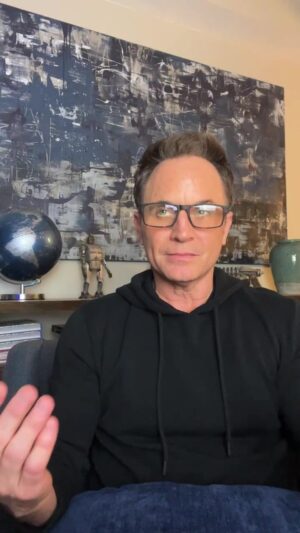 David Yost Instagram - IG LIVE - I was LIVE & did some shoutouts. Talked about how it rained for 3 months in New Zealand ☹️, talked about my love of the Pyramids 👽 and talked about my Covid experience 😷.
I appreciate you all for tuning in! 
#powerrangers #mightymorphinpowerrangers #affirmative #affirmyourself #blueranger