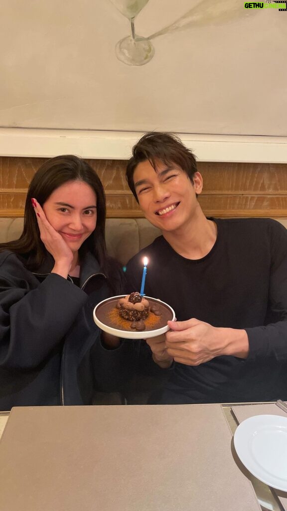 Davika Hoorne Instagram - Surprise 🎉🎂 HBD ที่มิลานไปเลยจบๆบินกันเก่ง😂 @mewsuppasit ขอให้เพื่อนมีความสุขมากๆในทุกเรื่องประสบความสำเร็จในสิ่งที่ตัวเองตั้งใจเอาไว้น้าาาา จะอยู่คอยซัพพอร์ตอย่างนี้ตลอดไปง้าบบบบ