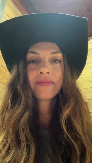 Dawn Olivieri Instagram - Felix is hanging on. 

I’m up tonight with him. 1am 3am 5am 7am

Cameron and I gonna tag team this one. ❤️

@equinesportsmedicineesm is my spirit animal.