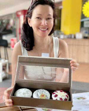 Deanna Yusoff Instagram - Morning breakfast with lovely friends to celebrate my special day. 
Thank you for all the wishes, gifts and beautiful kind words. 

I hope that you have all begun the year in good spirit and are blessed with hope and positive energy to embark on this new year. Sending you lots of love wherever you are. ❤️

#happynewyear 
#newyear 
#birthday 
#friends 
#wishes 
#birthdaybreakfast 
#cupcakes
#hope
#positiveenergy 
#love 
#singapore 
#dayoff