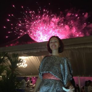 Deanna Yusoff Instagram - Happy New Year! Wishing everyone a fantastic 2019! Lots of love ❤️💃🏻 #new year
#fireworks
#2019
#celebration
#tgefullertonhotel
#actress
#singer
#model
#malaysianemcee 
#eurasian 
#singapore
#love