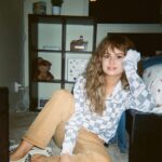 Debby Ryan Instagram - one thing about me? I love to be on set