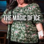 Debra DiGiovanni Instagram - “The Magic of Ice” 🎤: @debradg | Watch Debra DiGiovanni’s full Don’t Tell Comedy set on YT! Link in b*o 🧊✨✨ 📍: @zeno.space | #donttellcomedy #debradigiovanni #standup #comedy #jokes #icewater #drinks