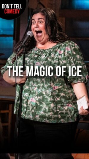 Debra DiGiovanni Instagram - “The Magic of Ice” 🎤: @debradg | Watch Debra DiGiovanni’s full Don’t Tell Comedy set on YT! Link in b*o 🧊✨✨

📍: @zeno.space | #donttellcomedy #debradigiovanni #standup #comedy #jokes #icewater #drinks