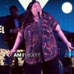 Debra DiGiovanni Instagram - Still waiting for my turn!!! Just a little clip from @theedelmeister fun show #welldressedcomedy #standupcomedy #kissing #highschool