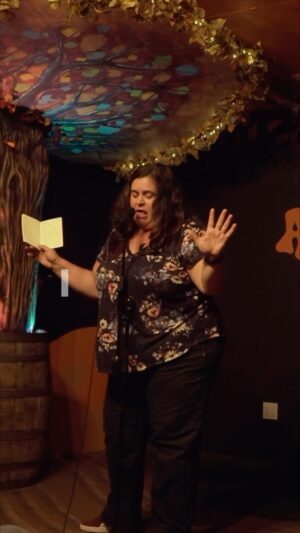 Debra DiGiovanni Instagram - I AM VERY BUSY!!! (I think this is from 2019 in San Diego, CA)  #standupcomedy #funny #canada🇨🇦 #women #menopause #dating #flirting #2019