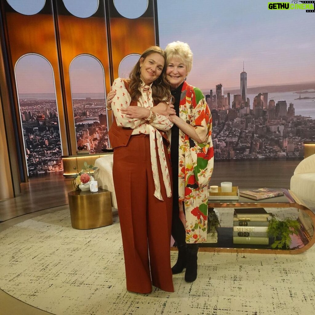 Dee Wallace Instagram - My heart was so touched visiting @drewbarrymore on her show. She has such a genuine love that emanates out to everyone. A real ❤ experience! See our reunion on @thedrewbarrymoreshow today. #et #anniversary #drewbarrymore