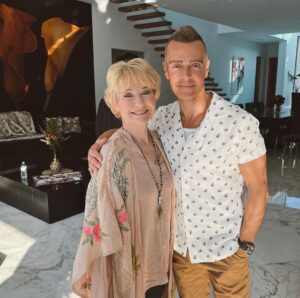 Dee Wallace Instagram - #Repost from @joeylawrence 

What a treat to work together 30 years later! Such memories.