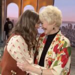 Dee Wallace Instagram - Sending a happy birthday to my beautiful ET daughter! Celebrate yourself, baby cakes!… @drewbarrymore
