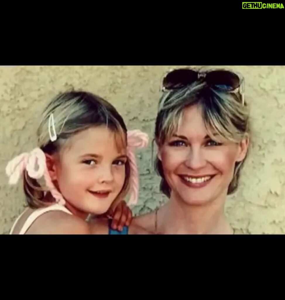 Dee Wallace Instagram - Sending a happy birthday to my beautiful ET daughter! Celebrate yourself, baby cakes!… @drewbarrymore