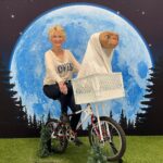 Dee Wallace Instagram – The amazing @thedeewallace came to ride with @e.tbikehire she also kindly signed the basket 

@officialshowmasters 

#et #extraterestrial #deewallace #amblin #showmasters #etfans #comiccon #comiccon2022 #londoncomiccon #londoncomiccon2022 Olympia London