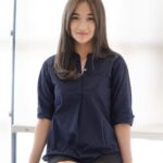 Della Delila Instagram - Daily outfit yang super cocok banget buat kalian yg suka baju nyaman , tapi tetep kelihatan rapi. Pas banget buat yang work from home, kalau lagi meeting tiba-tiba disuruh on cam jadi ttp ok. Fyi, ini harganya affordable tapi bahannya super comfy dan adem Gomawo @clovierclothing ❤️