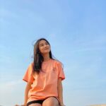 Della Delila Instagram - T-shirt ini nyaman banget dipakai meski di bawah matahari, panas terik tapi tetep adem ☺️☺️ Langsung aja tap & follow Instagram nya @cestlabellevie.id dan ikuti campaign serta giveaway nyaa .. Oiya jangan lupa untuk pantau instagram dan shopee nya ya❤️