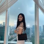 Della Delila Instagram - A girl should be two things: classy and independent... @authentic.lex 👜