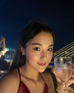 Della Delila Instagram - Caption nya apa yaaa ….