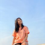 Della Delila Instagram - T-shirt ini nyaman banget dipakai meski di bawah matahari, panas terik tapi tetep adem ☺️☺️ Langsung aja tap & follow Instagram nya @cestlabellevie.id dan ikuti campaign serta giveaway nyaa .. Oiya jangan lupa untuk pantau instagram dan shopee nya ya❤️