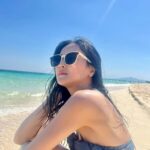 Della Delila Instagram - Happiness comes in waves 🏖