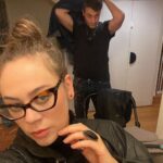 Demet Evgar Instagram - 1) otomatik 🍊 a gidiş 2) otomatik 🍊 selam sahnesinde coşarken 3) Haticeciğimle 🍊 lanmışlen 4) @tatbikatsahnesi bravo. 👏👏👏👏 @elvinbesikcioglu @papazinpilavi #Erdalbeşikçioğlu VE @fatihsonmez performansına büyük bir alkış .