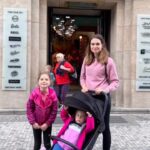 Denisa Cziglová Instagram - Náš krásný prodloužený rodinný víkend❤️🙏🏽🫶🏻 Pro holčičky plno zábavy, o tom žádná.😅 Ve čtvrtek jsme začali s otevřením nové pobočky @funbaby.cz v Praze a já jsem ráda viděla tolik kamarádek.🙏🏽😘 Pro holky jsme s manželem vymysleli celý program na celý víkend, samozřejmě aquapark, metro a zoo musí být a nevidět hračkářství Hamleys, tak bez toho se nemůže jít spát.😄 Člověk si musí užívat každý den na plno a být vděčný za ten nový den.🙏🏽❤️ #enjoyeverymoment #family #familyweekend #mygirls #myhusband #praha #foodtherapybydenisa #cancermum #glioblastom Prague, Czech Republic