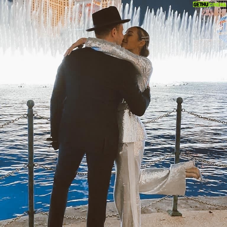 Dennis Jauch Instagram - So good to see the @themayfairlv family last night. incredibly proud of our @noceilingsent Vegas Team for holding it down. ps that fountain view never gets old, especially with @leonalewis by my side 😍 ⛲#mayfairsupperclub