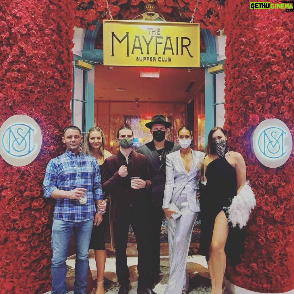 Dennis Jauch Instagram - So good to see the @themayfairlv family last night. incredibly proud of our @noceilingsent Vegas Team for holding it down. ps that fountain view never gets old, especially with @leonalewis by my side 😍 ⛲#mayfairsupperclub