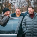 Denys Rodnianskyi Instagram - Кажется это Илон Маск сказал: «Это ужасно, когда в пятницу человек празднует то, что очередные 5 дней его жизни ушли в небытие, и теперь он может 2 дня заливаться алкоголем, чтобы не думать о следующих 5 днях» Занимайтесь тем, что любите и жизнь изменится к лучшему. Всем хорошей рабочей недели 😉 Фото: @o.subotinas #сериалпёс #никитапанфилов #андрейсаминин #денисроднянский