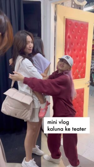 Devi Kinal Putri Instagram - ini agak panjangan ya videonya HAHAHAHA
mini semi panjang vlog.
.
#kinal