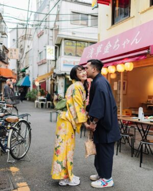 Devi Kinal Putri Instagram - enjoy my family photo shoot session with @sweet.escape team! 
di Asakusa dengan kimono.
helpfull dan santai banget, cocok lah untuk foto keluarga supaya ada foto sama-sama yang proper hihihi
.
Pake promo aku ya!
KINAL10 (10% off + 10 extra downloadable photo quota for photoshoot in all available SweetEscape destinations) 
#family #asakusa #japan