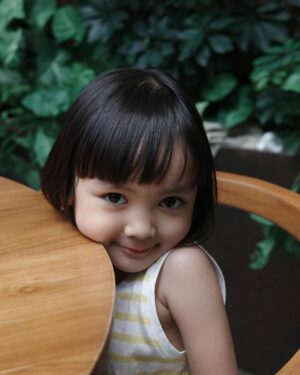 Devi Kinal Putri Instagram - satu minggu tanpa matahari jakarta🤝🏻
panas juga si tapi hahahaha
anakku matanya besar sekali🤣