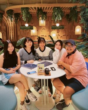 Devi Kinal Putri Instagram - kalau gue ga bilang foto yuk pasti gaakan foto😖
hahhahahaa
makan siangnya sehat tapi udahnya makan kue🙃 biar balance ya🤪