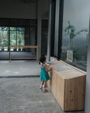 Devi Kinal Putri Instagram - ceritanya kebun binatang saat tidak hujan.
jadi bukan tempat rahasia
jalan-jalannya tapi tetep sambil berpegang tangan.
🩷🩷🩷🩷
