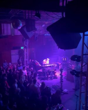 Devon Gilfillian Instagram - Los Angeles, thank you 💜 Tonight, is the last headline show of the Love You Anyway Tour. Let’s go, Phoenix. 🙏🏾🪩 @valleybarphx. 8pm. @hannahwicklund kicks it off.