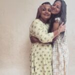 Dhanya Ananya Instagram - I wonder if my smile is as big as hers. Maybe big but not as cute 😚🫂 #amma ♥️♾️