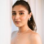 Dhvani Bhanushali Instagram - A little bit of 🍯 for an evening with @vogueindia HMU: @bhavyaarora Outfit: @bcbgmaxazria Earrings: @ishaa____jewels Stylist: @sheefajgilani Team: @jhanvikhatwani_